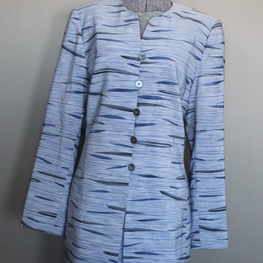 Le Suit skirt suit, size 8, blue pattern.